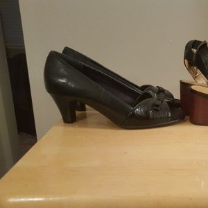 Aerosoles peep toe pump!